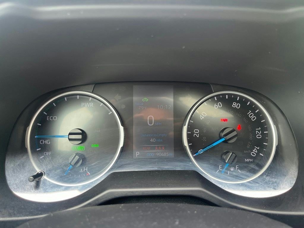 Used 2021 Silver Toyota XLE Premium image 20