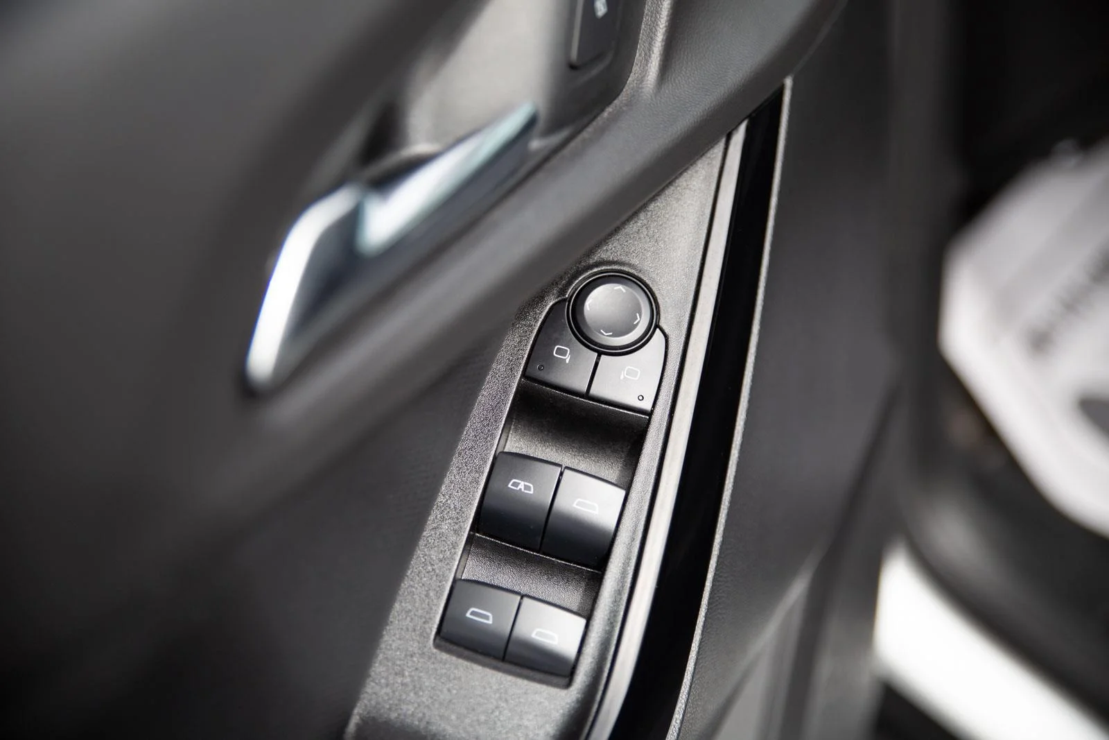 2025 Chevrolet Equinox LT - Photo 19