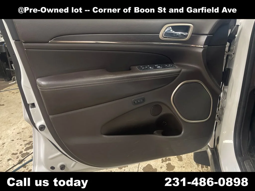 Used 2014 White/off-white Jeep Summit image 15