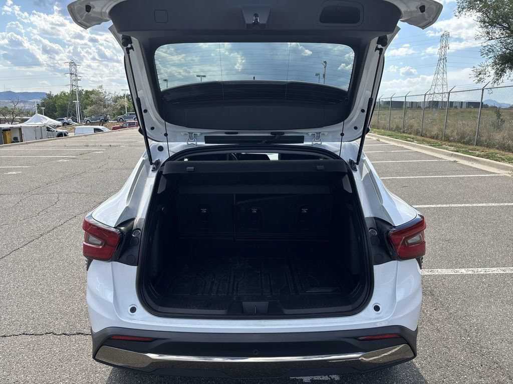 New 2026 Summit White Chevrolet ACTIV image 27
