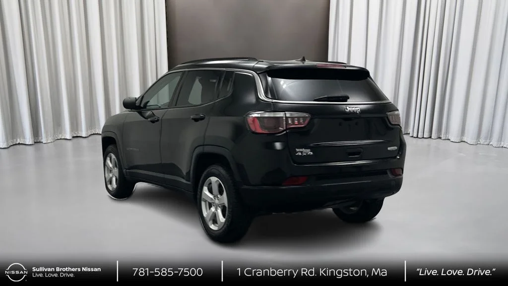 Used 2019 Black Jeep Latitude image 7