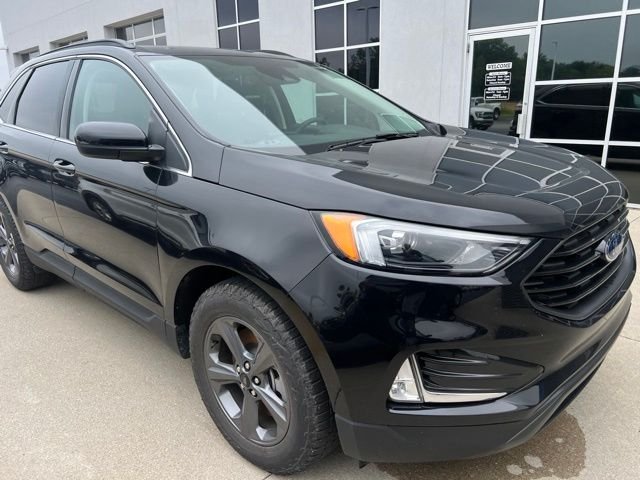 Used 2022 Black Metallic Ford SEL image 6