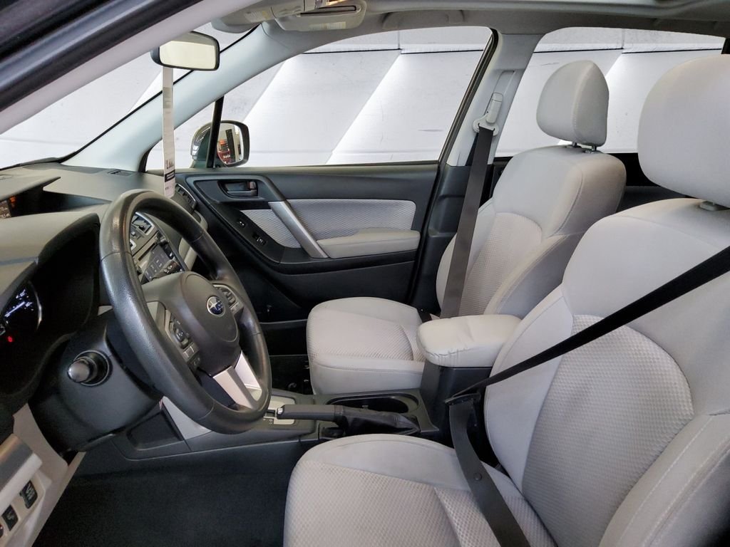 Used 2018 Gray Subaru 2.5i Premium image 7