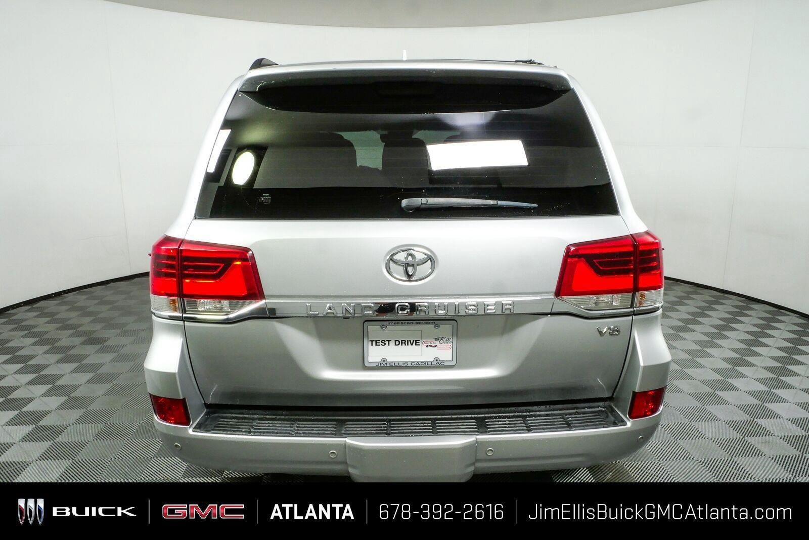 Used 2017 Classic Silver Metallic Toyota Base image 30