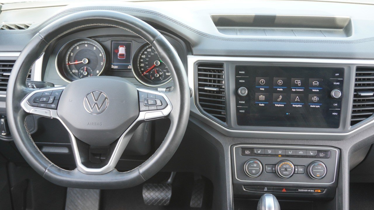 Used 2021 White Volkswagen 2.0T SE w/Technology image 27