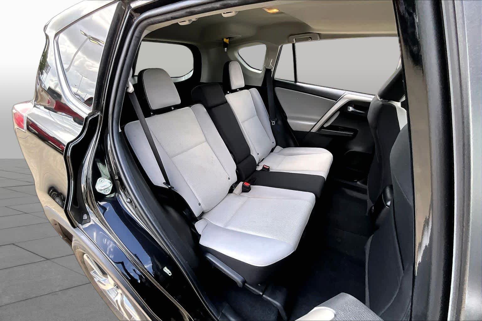 Used 2018 Black Toyota XLE image 21