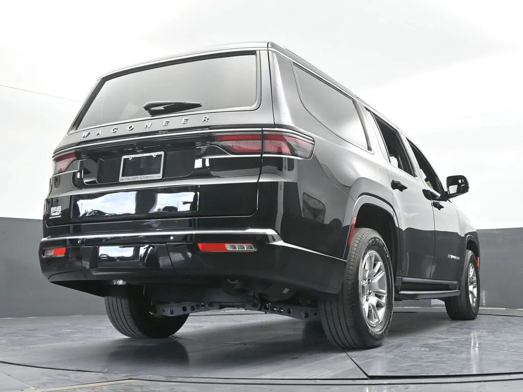 Used 2023 Diamond Black Crystal Pearlcoat Jeep Base image 66