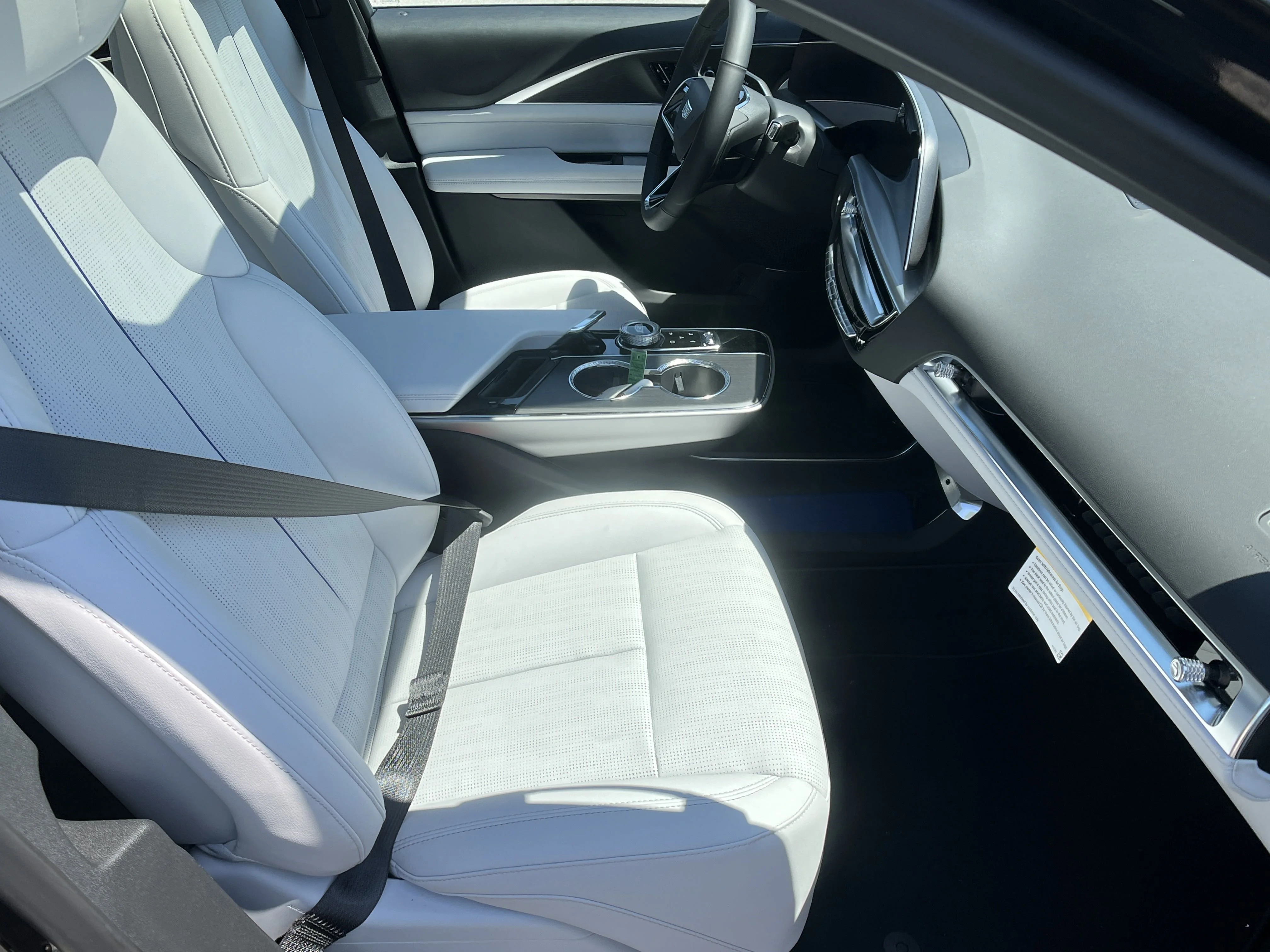 2025 Cadillac LYRIQ Luxury 1 - Photo 14
