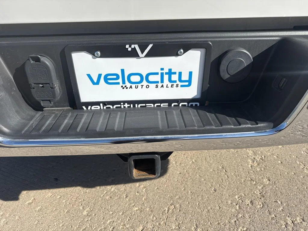 Used 2017 White GMC SLE1 image 9