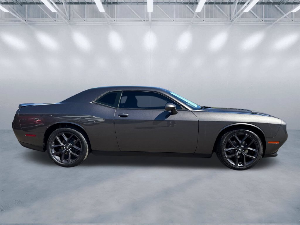 Used 2021 Gray Dodge SXT image 3