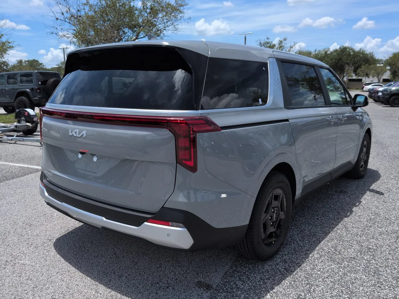 New 2027 Ceramic Silver Kia LXS image 5