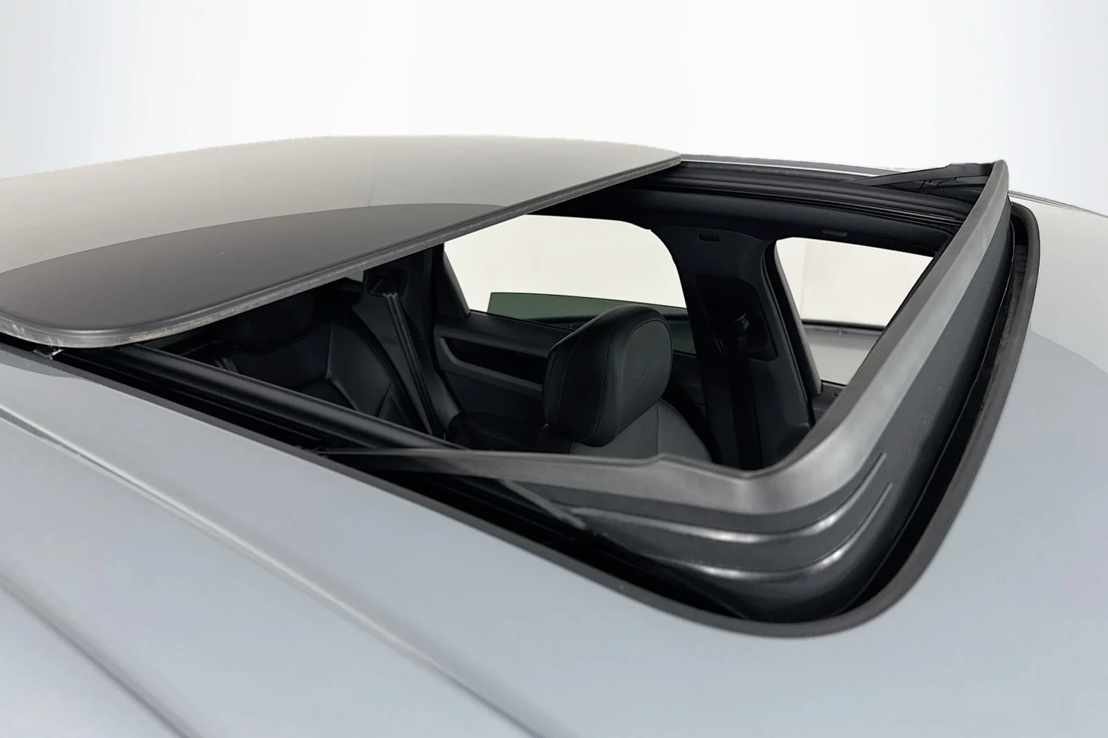 Used 2023 SILVER Porsche Platinum Edition image 21