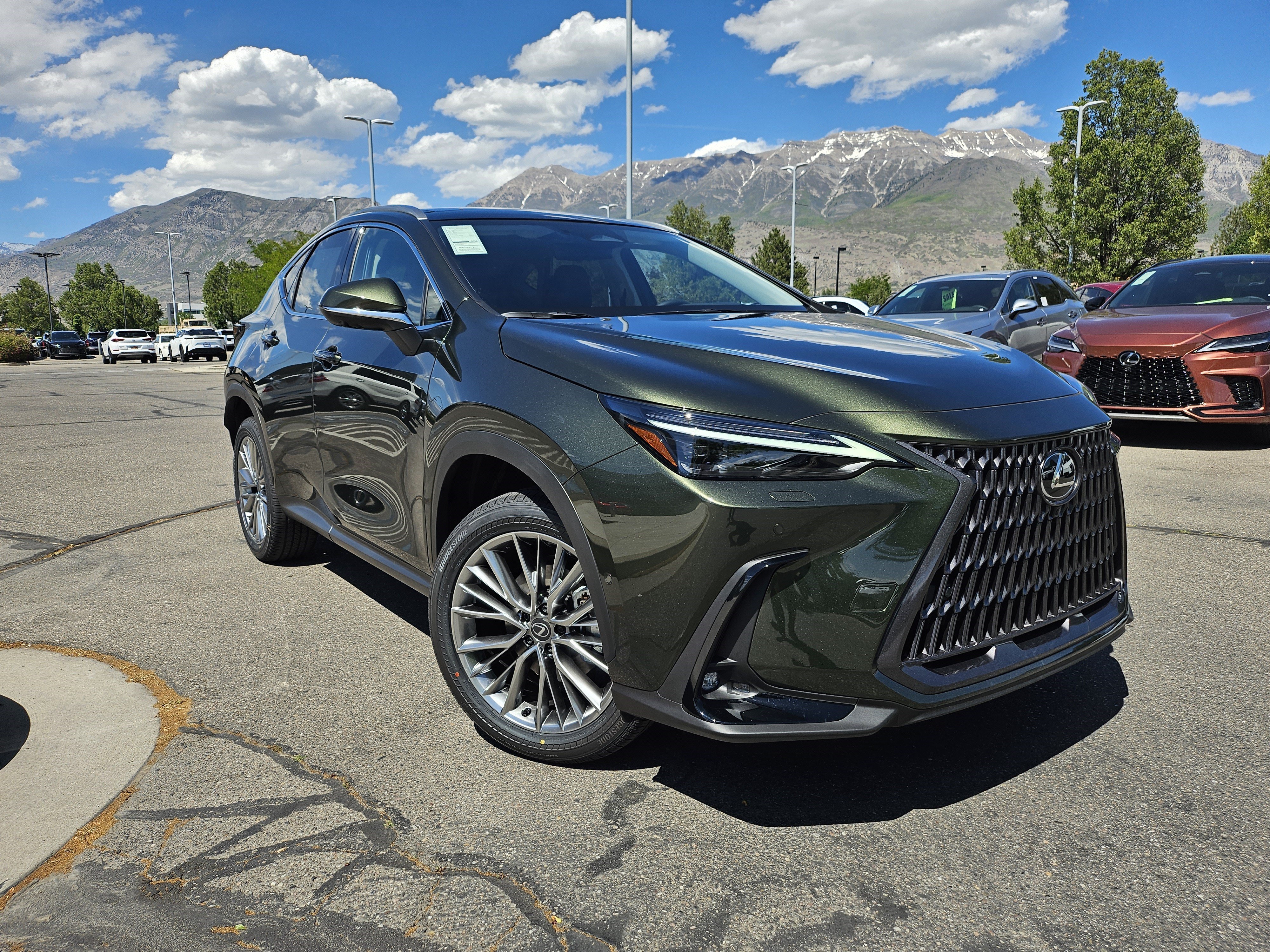 New 2026 Nori Green Pearl Lexus 350h Luxury image 3