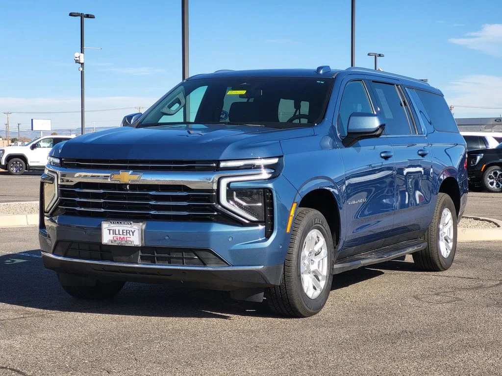 Used 2025 Lakeshore Blue Metallic Chevrolet LT image 4