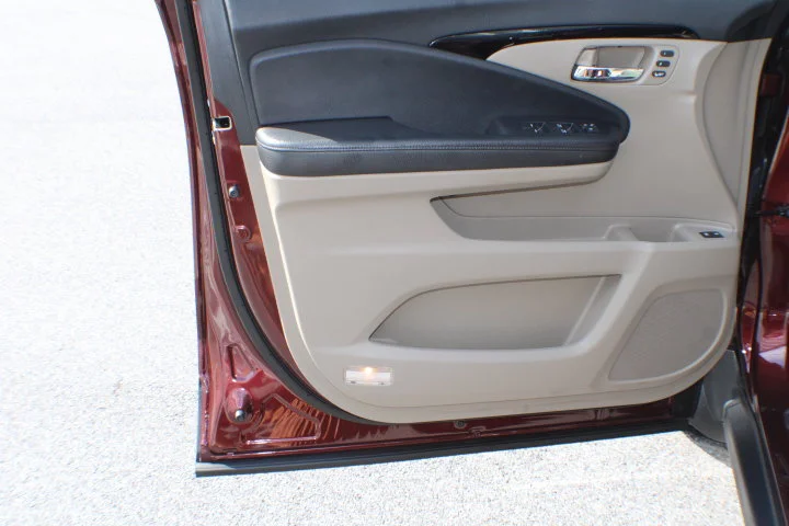 Used 2020 Red Honda AWD Touring 7 Passenger image 6