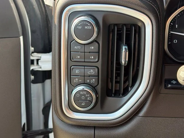 Used 2021 White GMC Denali image 14