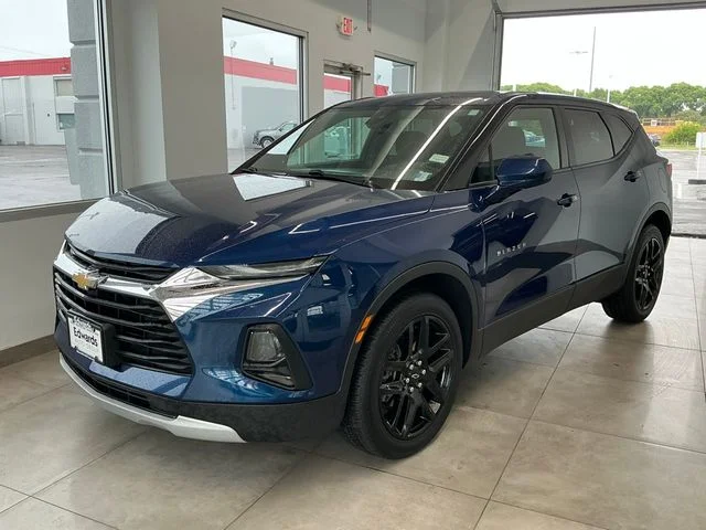 Used 2022 Blue Chevrolet LT image 4