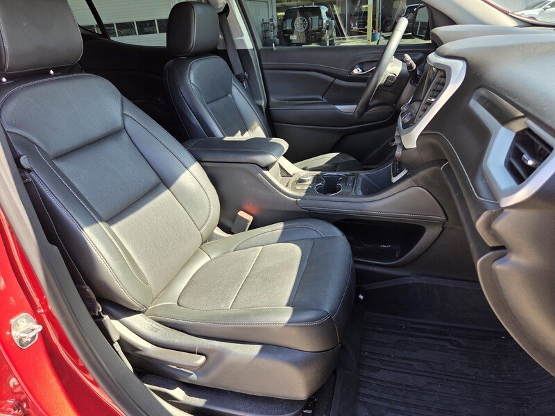 Used 2023 RED GMC FWD 4DR SLT image 16