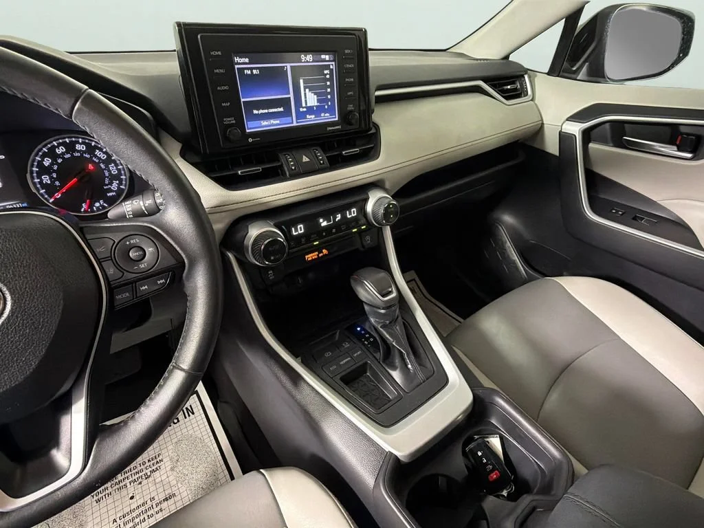 2020 Toyota RAV4 XLE Premium - Photo 19