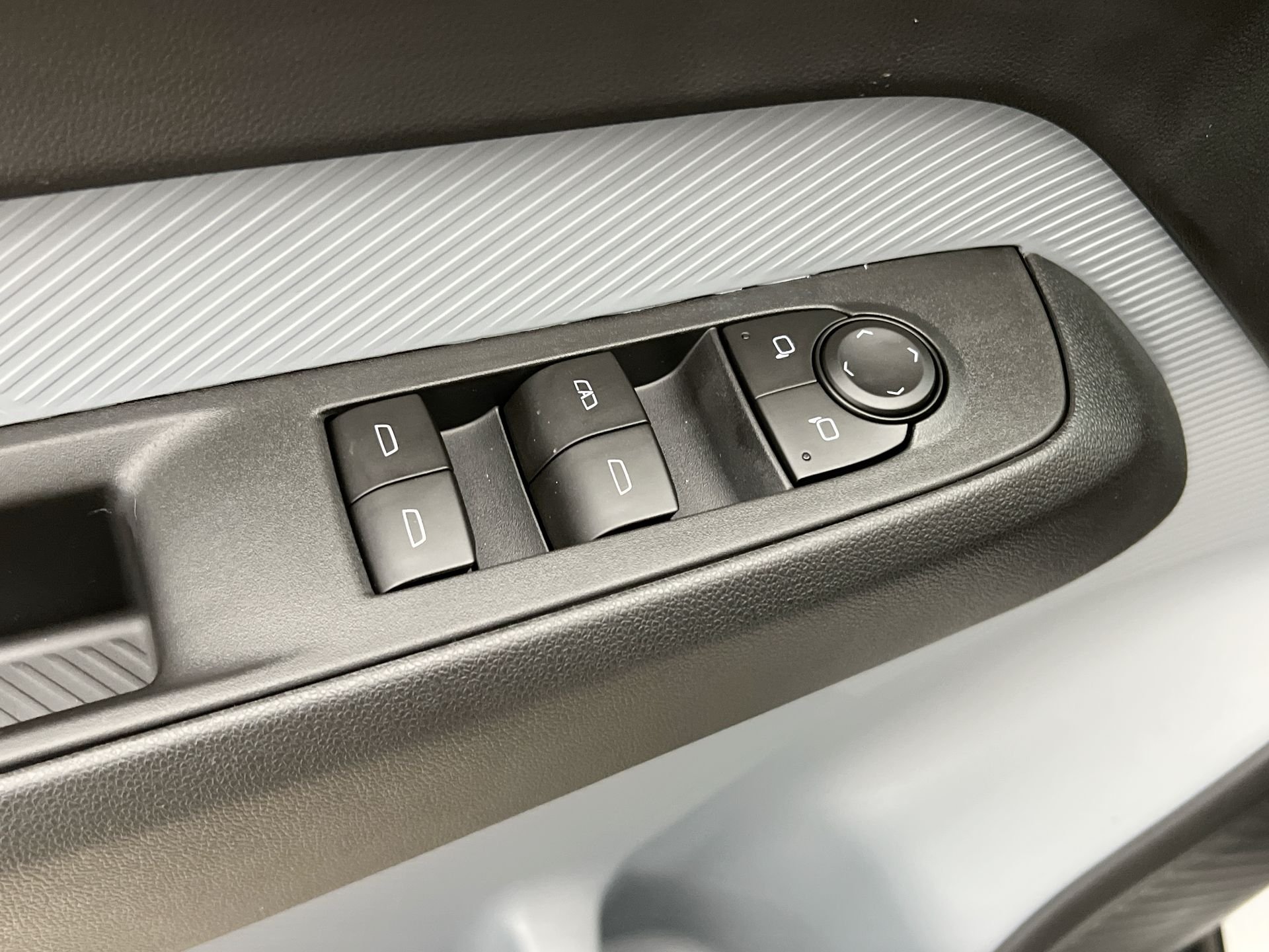 New 2027 Summit White Chevrolet LT image 65