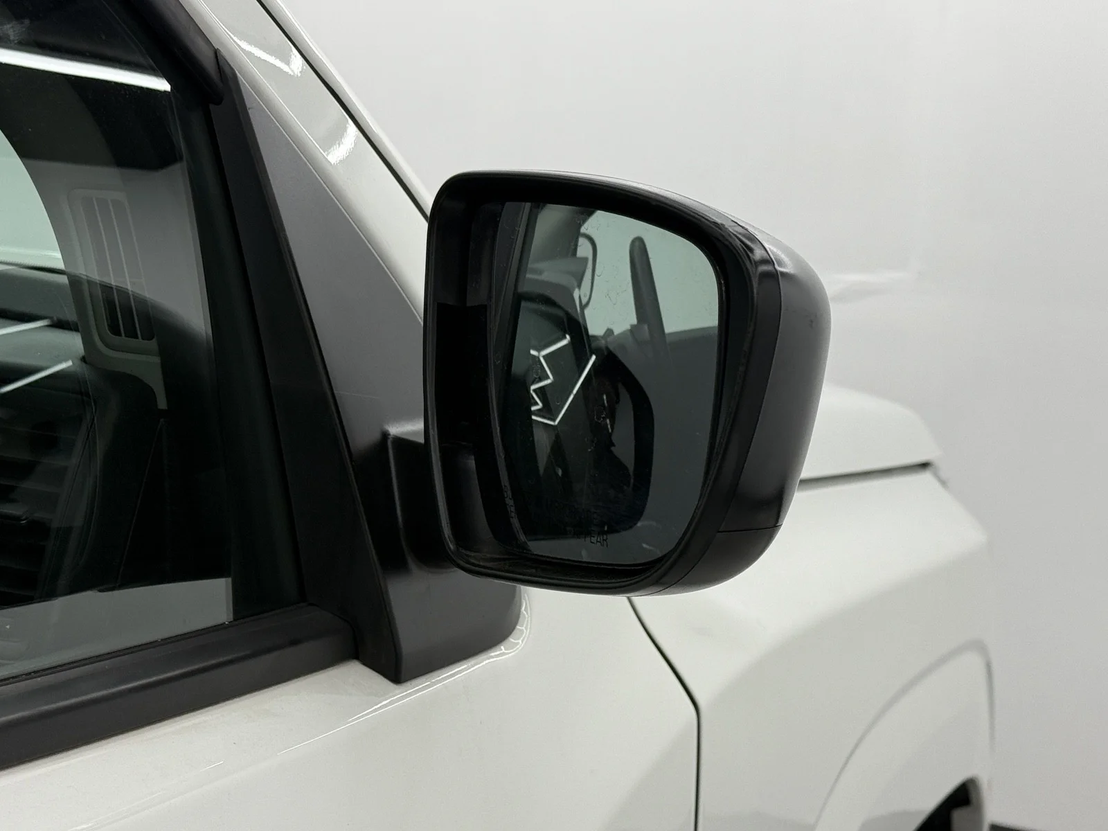 Used 2024 Glacier White Nissan S king cab 4x2 image 32