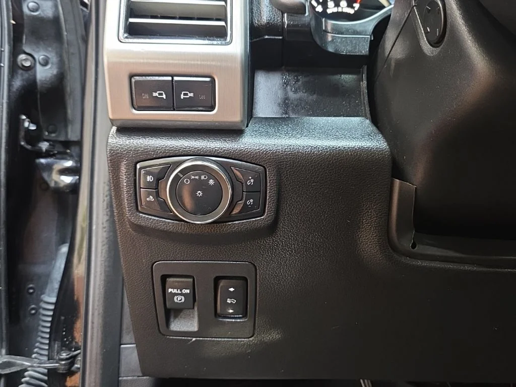 Used 2020 Black Ford Platinum image 27