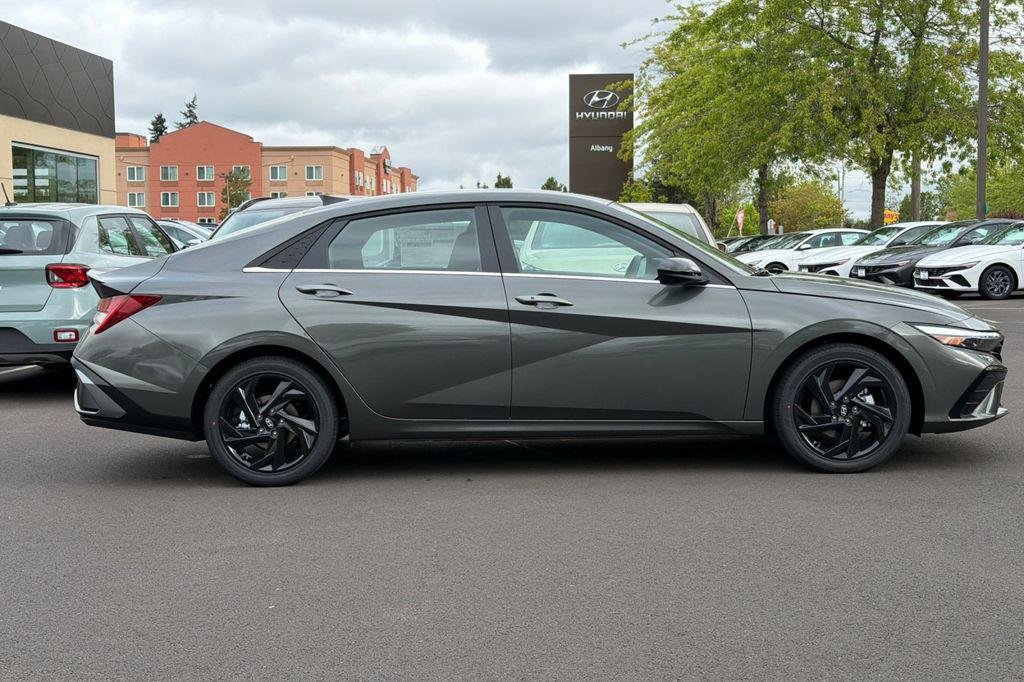 New 2026 Gray Hyundai SEL Sport Premium image 4