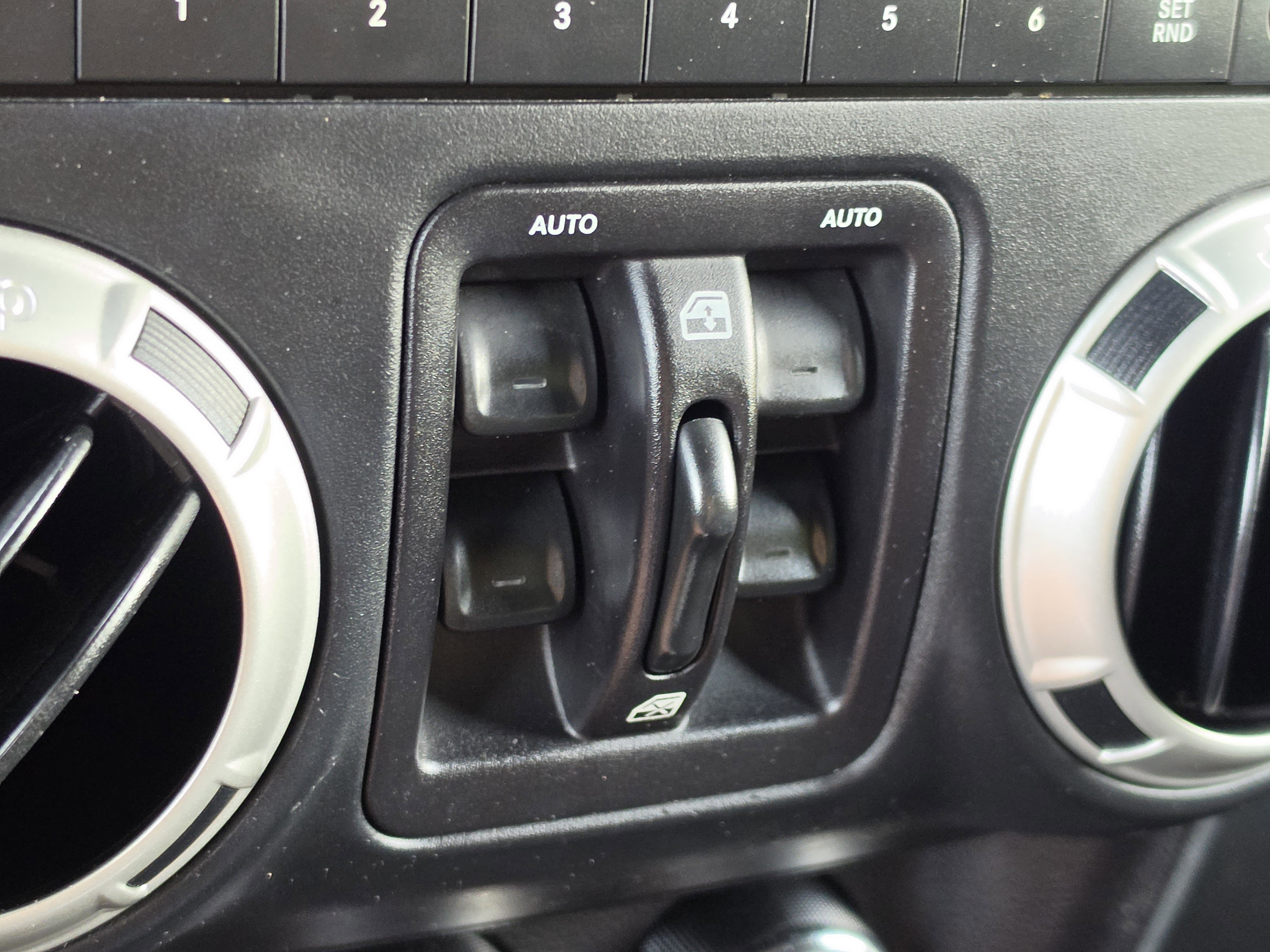 Used 2017 Chief Clearcoat Jeep Rubicon image 21