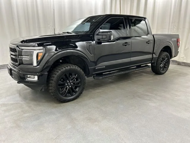 Used 2024  Ford Lariat image 2