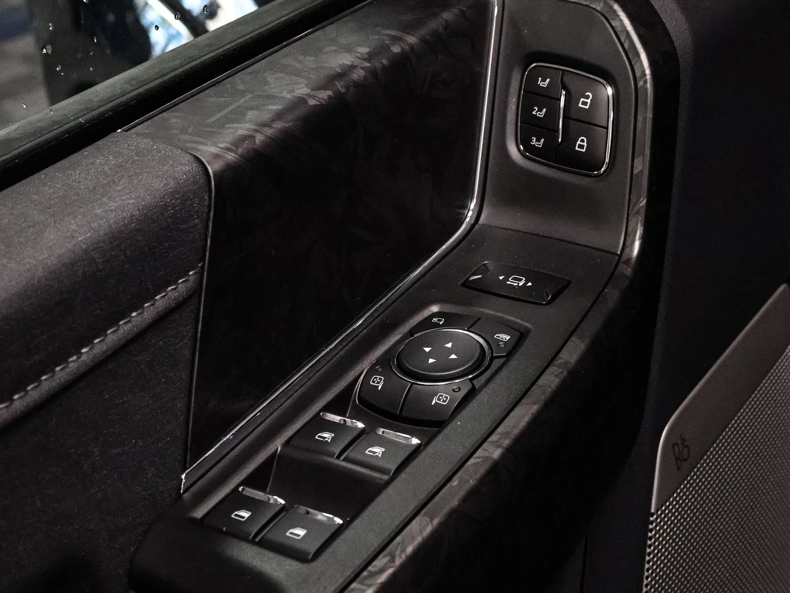 New 2026 Agate Black Metallic Ford F-350® Lariat® image 23