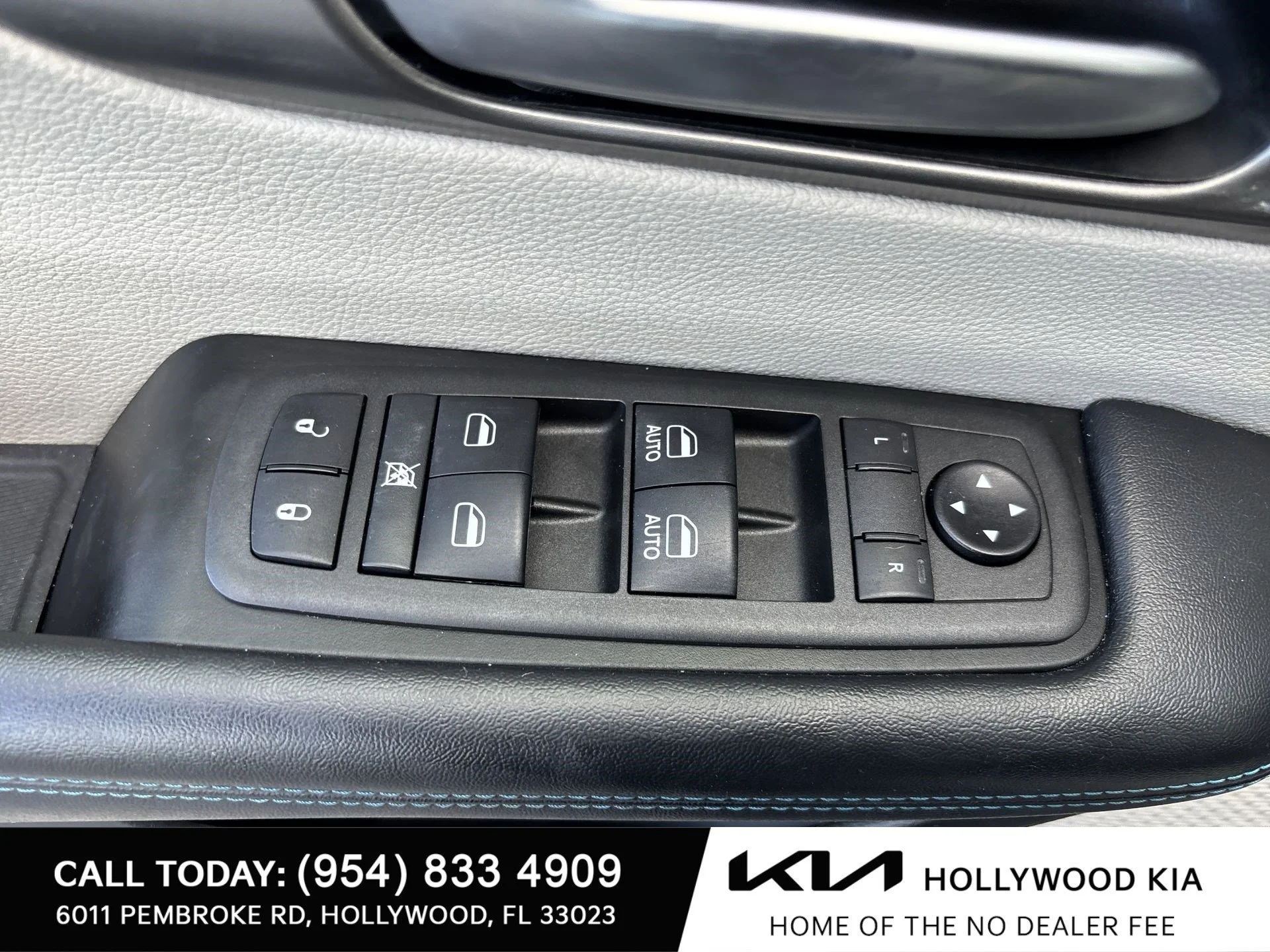 Used 2021 Brilliant Black Crystal Pearlcoat Chrysler Touring image 15