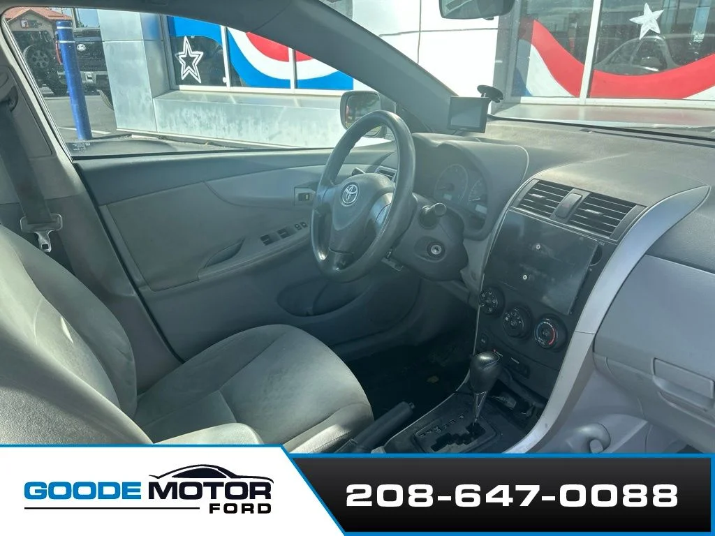 Used 2009 Super White Toyota LE image 3