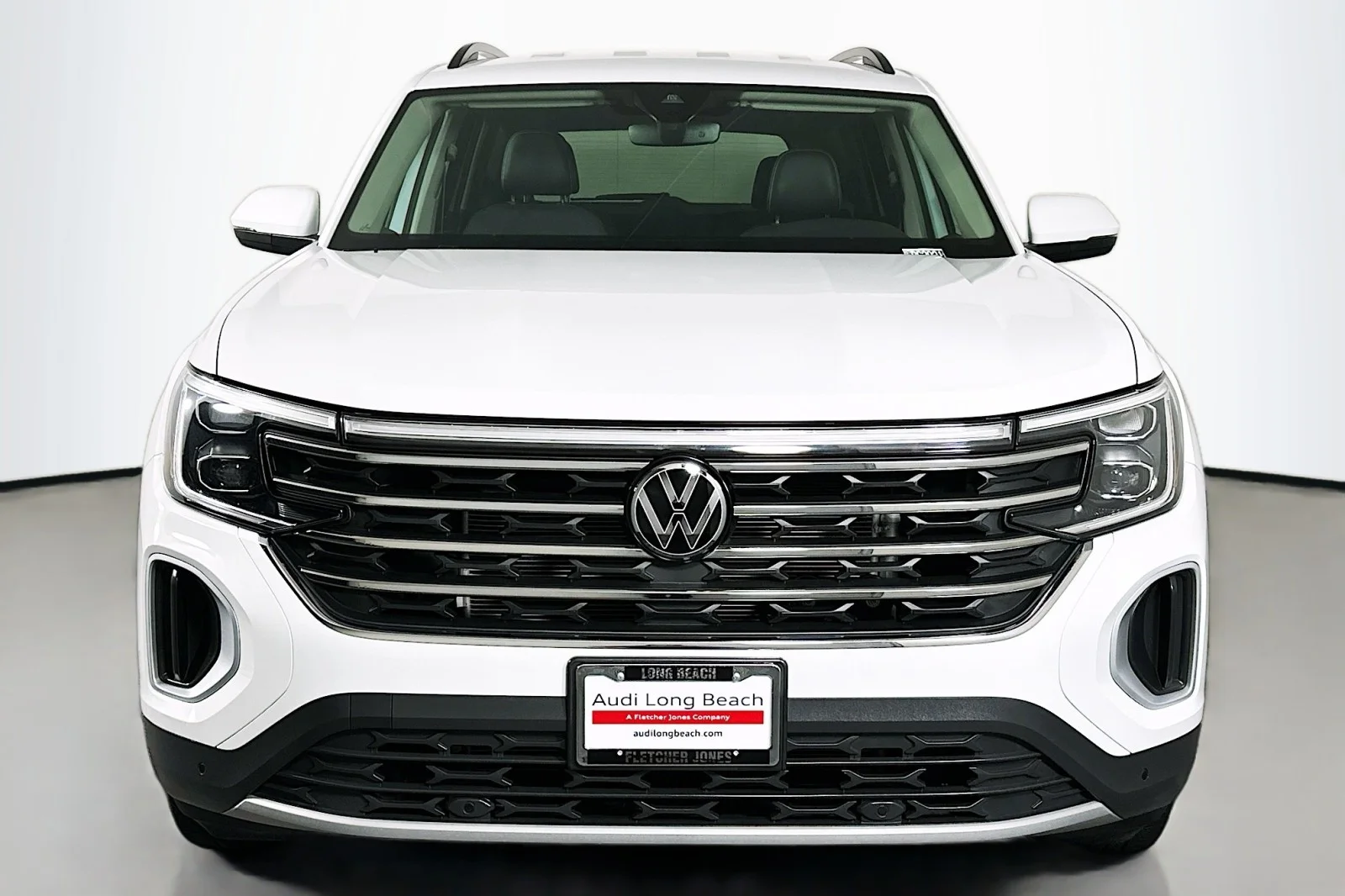Used 2024 Pure White Volkswagen 2.0T SE w/Technology image 2