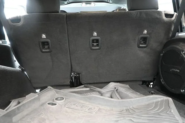 Used 2022 White Jeep Unlimited Willys image 18