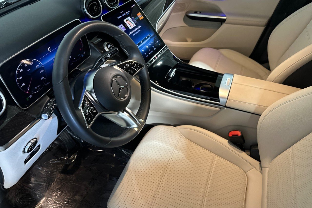 Certified Used 2025 Polar White Mercedes-Benz GLC 300 image 9