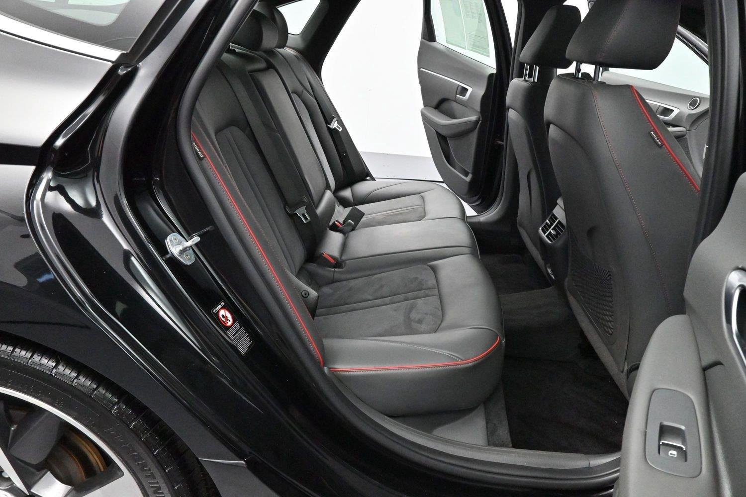 Used 2022 Phantom Black Hyundai SEL Plus image 32