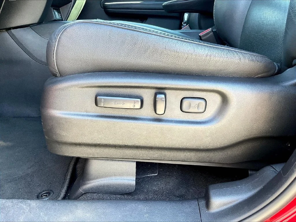 Used 2023  Honda EX-L image 37