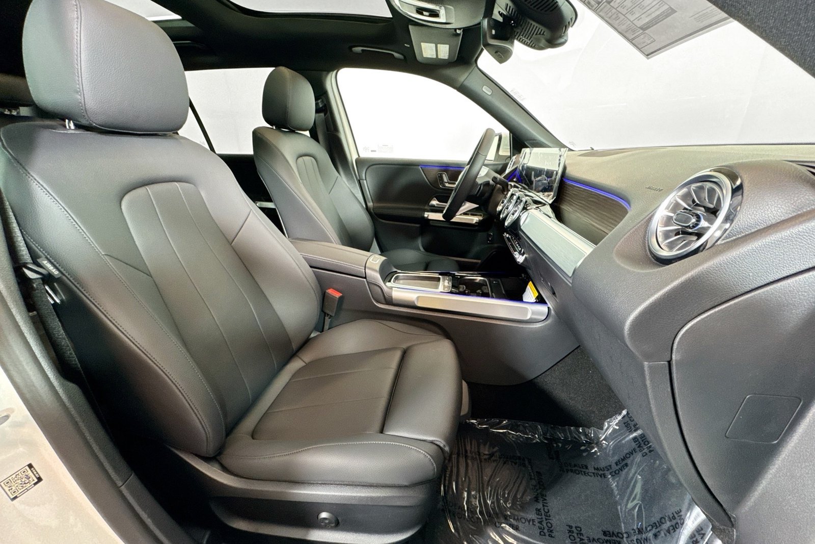 New 2026 Polar White Mercedes-Benz GLB 250 image 26