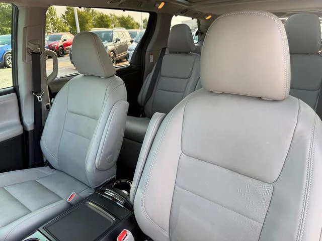 Certified Used 2020 ALUMINA JADE METAL Toyota Limited Premium image 14