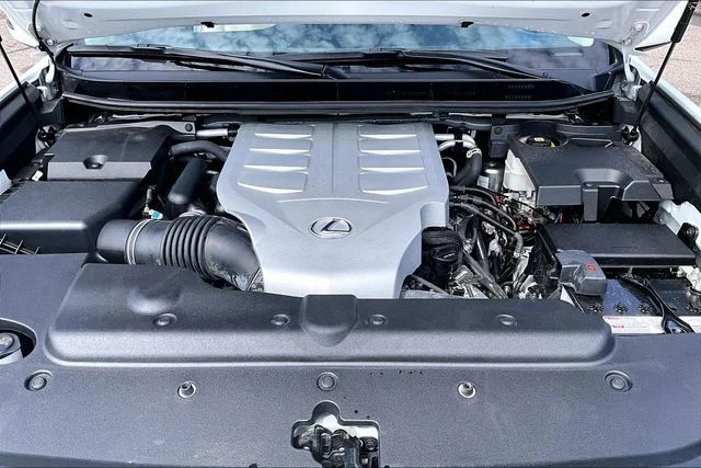Used 2023 White Lexus 460 image 9