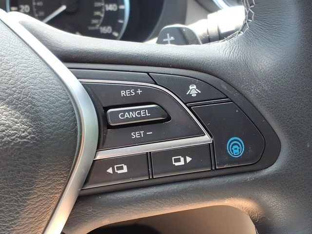 Used 2025 White INFINITI LUXE image 15