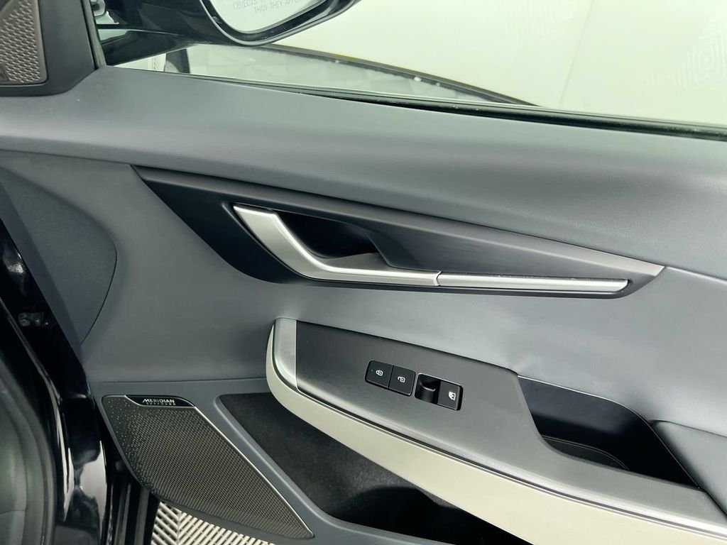 Certified Used 2024 Black Kia Wind image 23