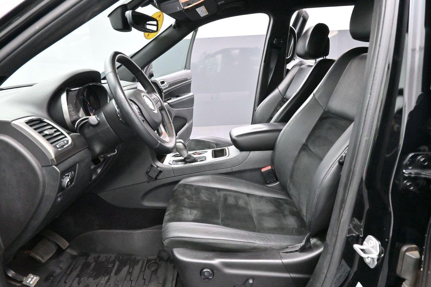 Used 2017 Diamond Black Crystal Pearlcoat Jeep Altitude image 13
