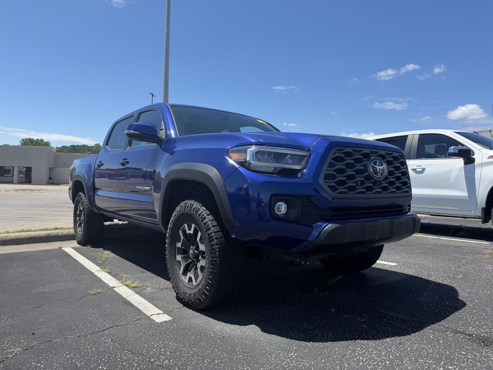 Used 2023 Blue Crush Metallic TOYOTA  image 13