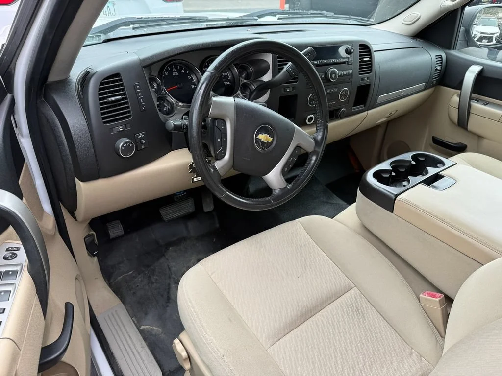 Used 2011 SUMMIT WHITE Chevrolet LT image 19
