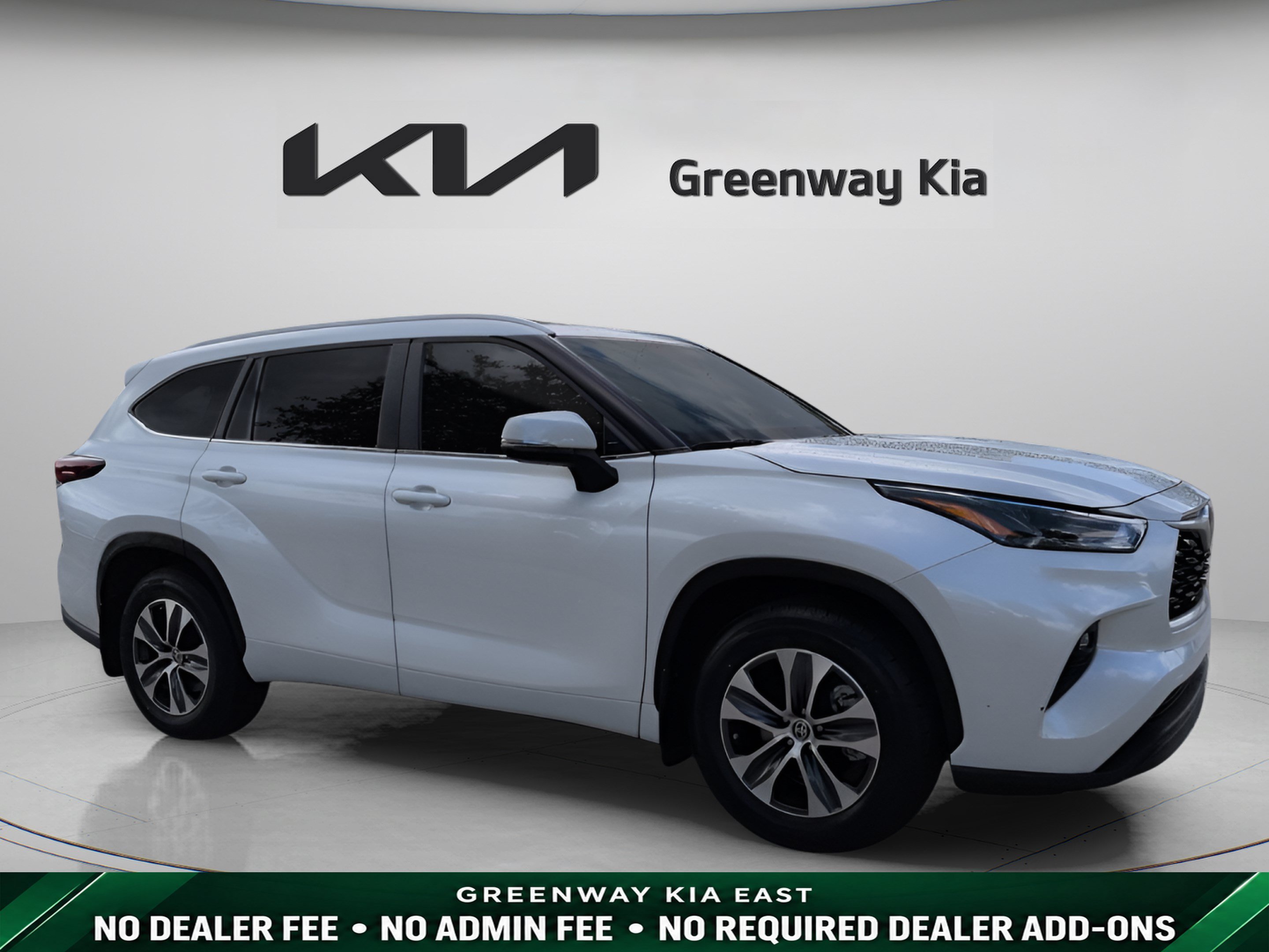 Used 2024 Pearl Toyota XLE image 1