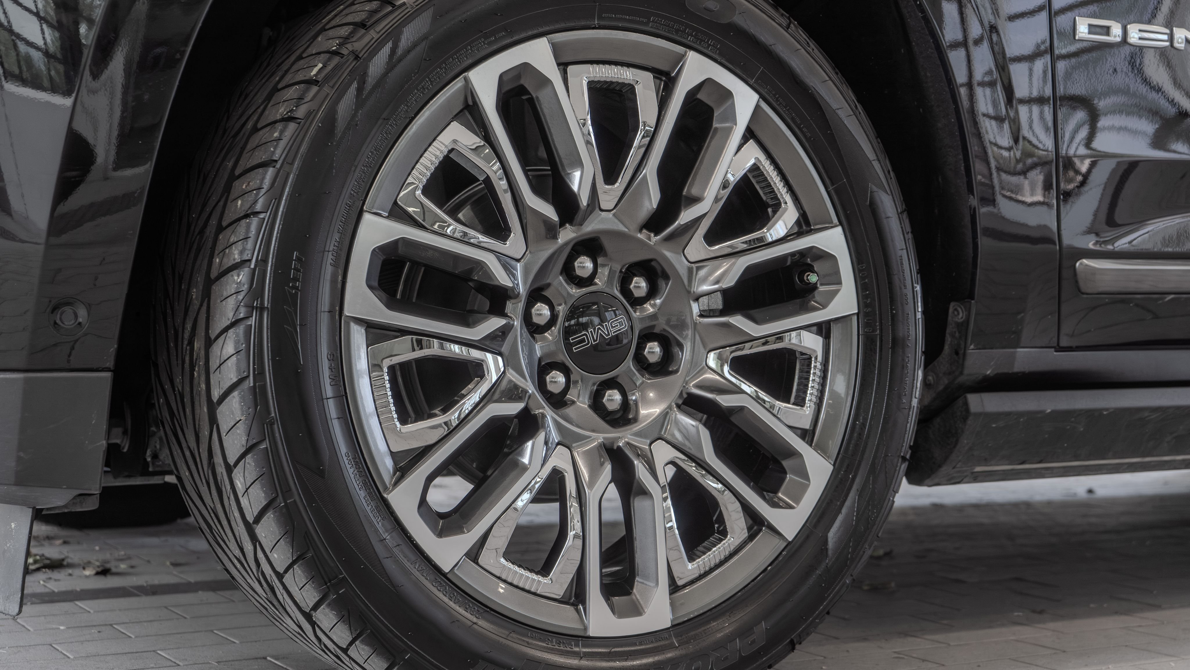Used 2024 Onyx Black GMC Denali Ultimate image 31