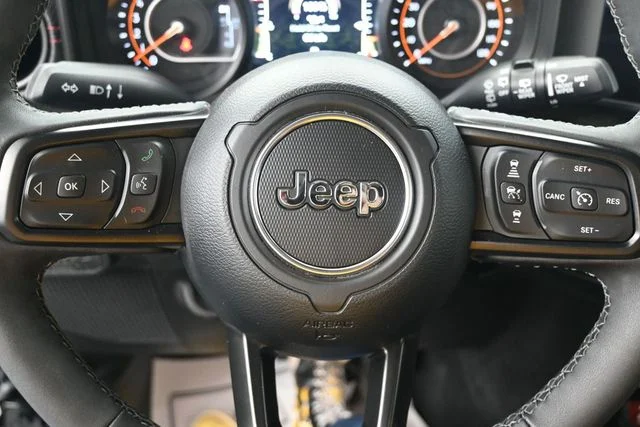 Certified Used 2025 Black Clearcoat Jeep Rubicon X image 9