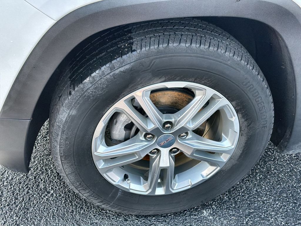 Used 2023 White GMC SLE image 10