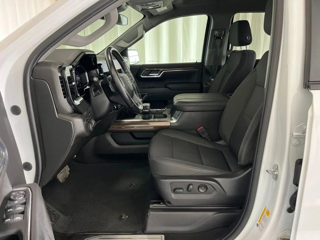 Used 2023 White Chevrolet RST image 3